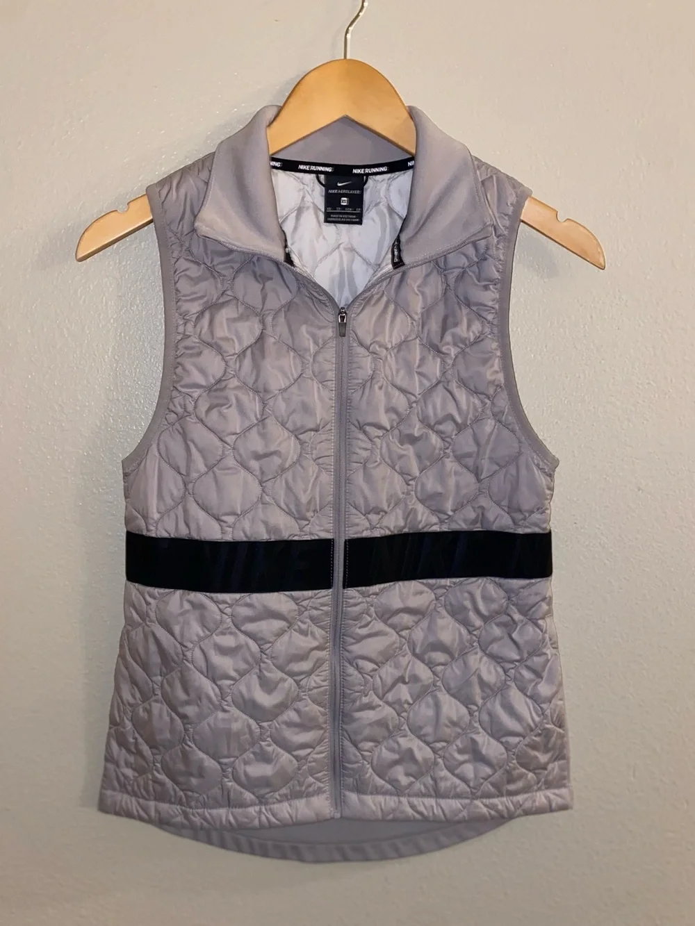 Nike Women Aerolayer Thermal Quilted Running Vest Grey Black Stripe - Medium
